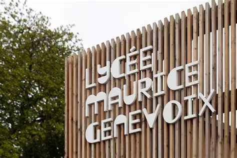 Enseigne officielle en bois Lycée Maurice Genevoix Ingré